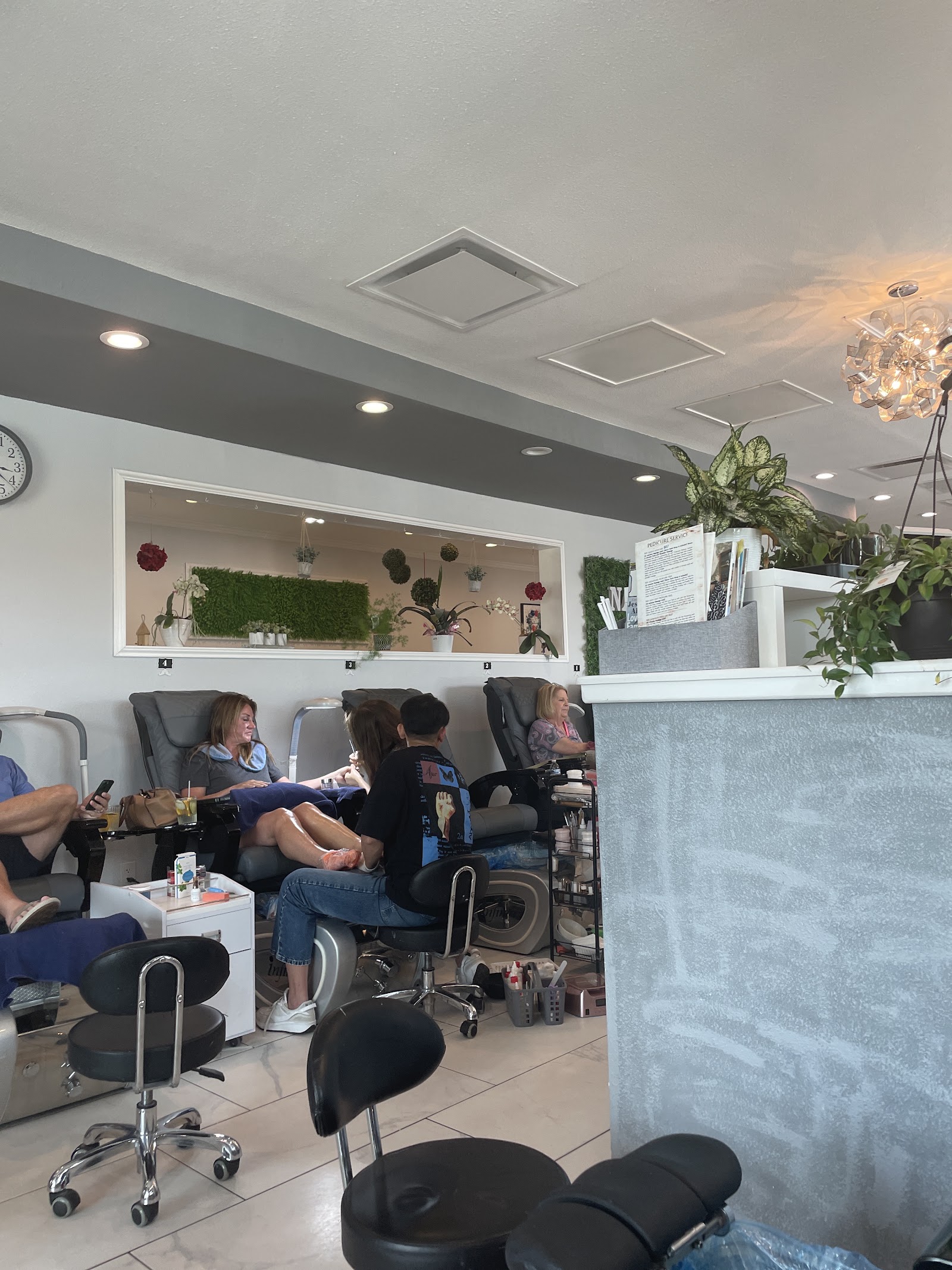 Nail Hut & Spa nail photo 7
